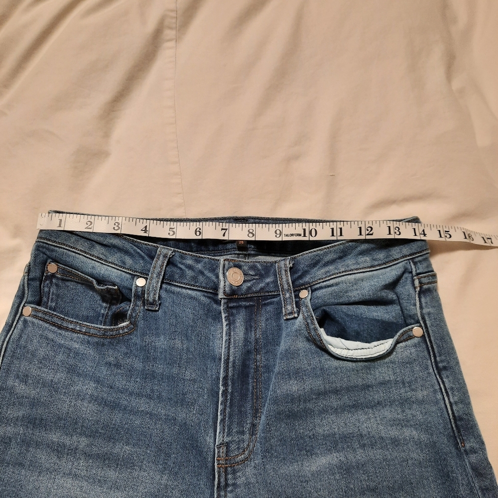 Quince Women’s Blue Frayed-Hem Straight Jeans - Picture 6 of 7